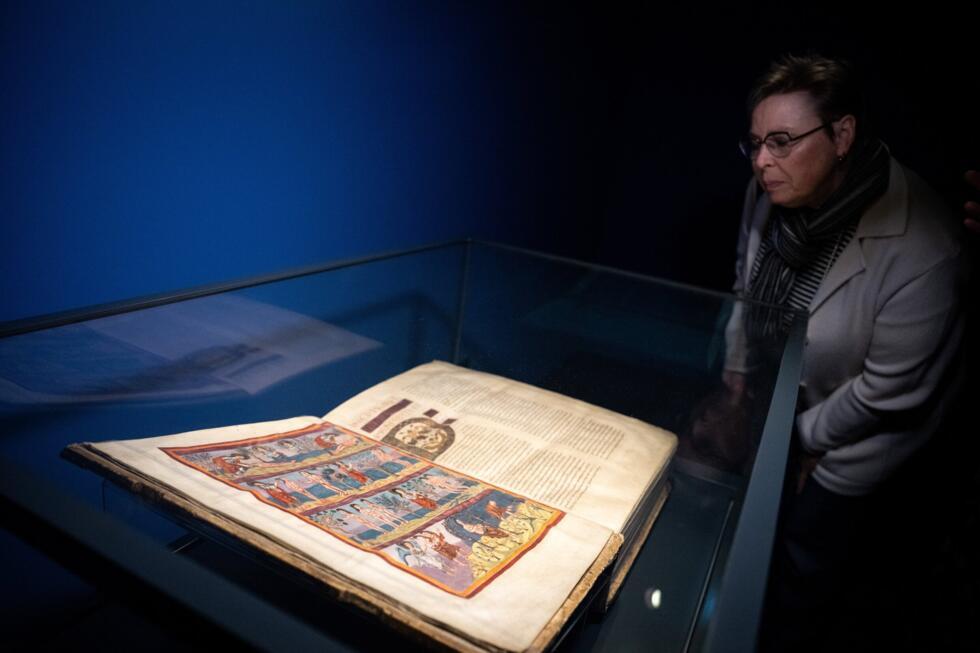 alt="Priceless 9th-Century Bible Returns to Switzerland for Historic Exhibition"