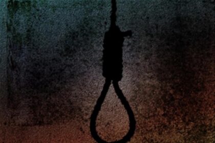 alt="Kolkata Tragic Suicide: Couple Hangs Child Before They Commit Suicide"