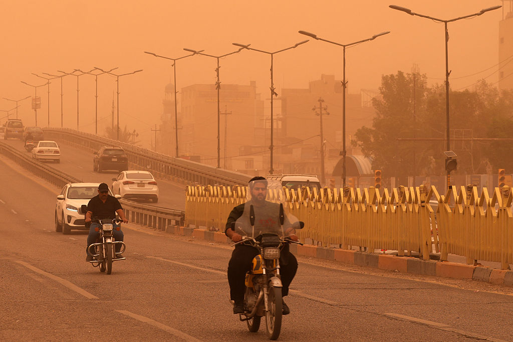 alt="Iraq Struggles Under Record Sandstorm, Thousands Admitted to Hospital with Breathing Difficulty"