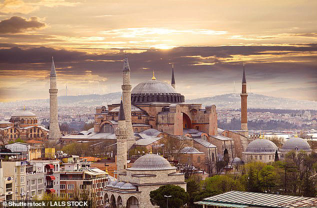 alt="Istanbul Rocked by 6.2 Quake: Buildings Sway as Aftershocks Shake Balkans"