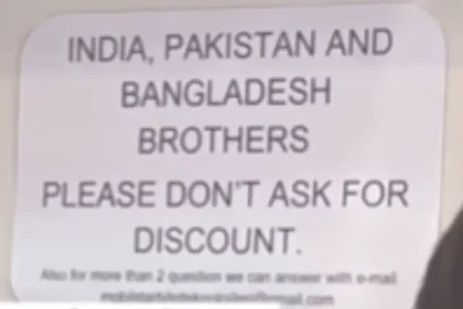alt="Istanbul Store's 'No Discount' Sign for South Asians Sparks Uproar"