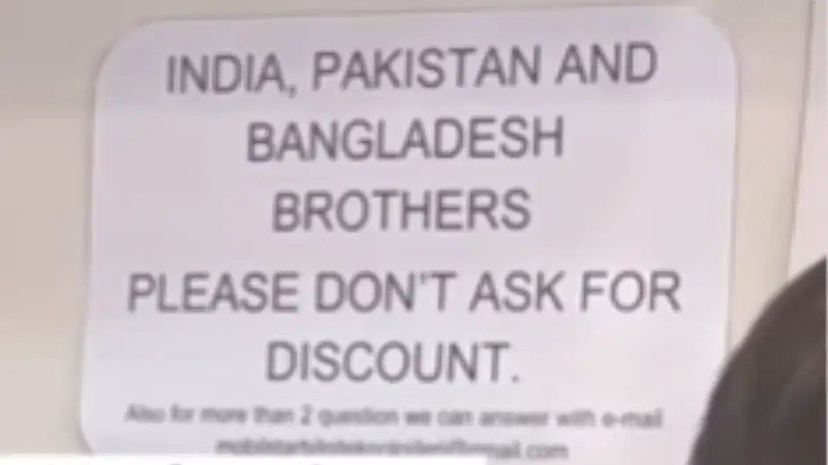 alt="Istanbul Store's 'No Discount' Sign for South Asians Sparks Uproar"