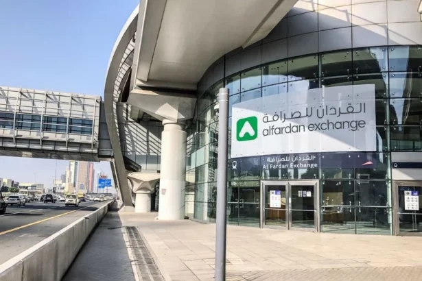alt="RTA Launches New Dubai Metro Signage: All You Need to Know"