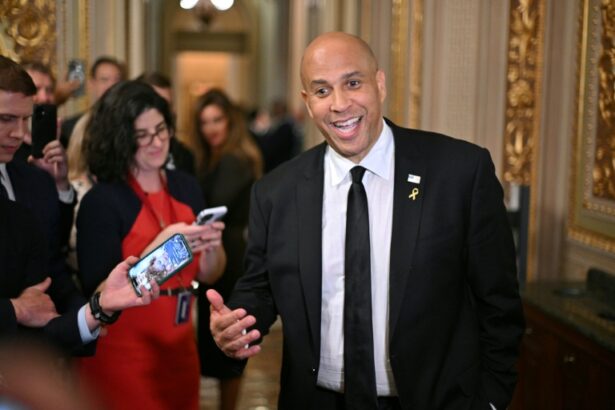 alt="Cory Booker's 25-Hour Anti-Trump Speech Sets Record, Warns of Democracy at Risk"