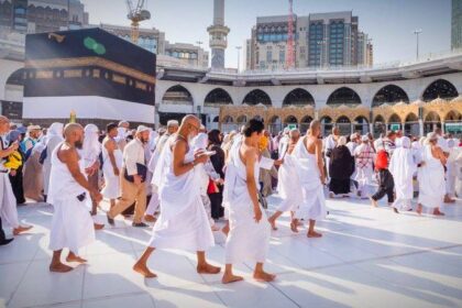 alt="Saudi Arabia Hosts 1,300 Pilgrims from 100 Nations for Hajj"