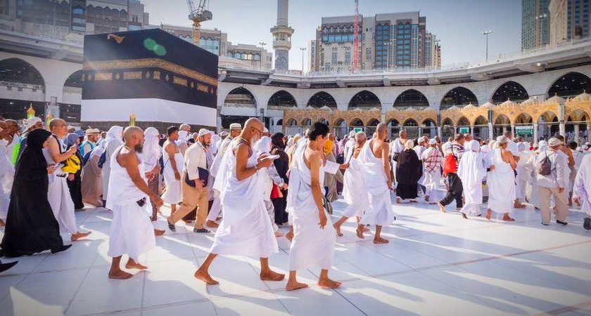 alt="Saudi Arabia Hosts 1,300 Pilgrims from 100 Nations for Hajj"
