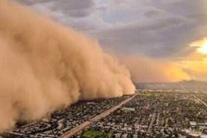 alt="Violent Dust Storms and Flash Floods Bring Saudi Arabia, Kuwait, and Jordan to a Standstill"