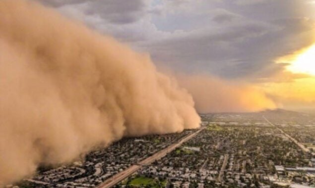 alt="Violent Dust Storms and Flash Floods Bring Saudi Arabia, Kuwait, and Jordan to a Standstill"