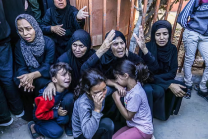 alt="82 Slaughtered in Israeli Attacks as Gaza Relief Does Not Reach Civilians"