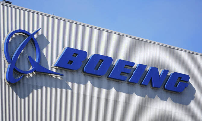 alt="Boeing, U.S. Strike Deal in Criminal Case Over MAX Crashes"