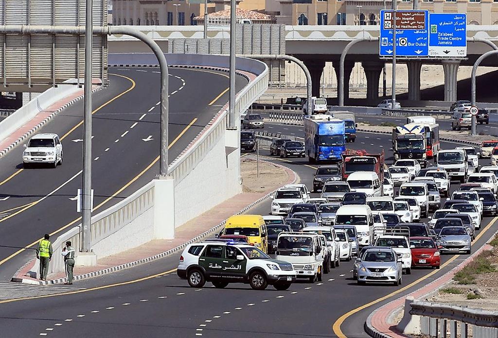 alt="Common UAE driving errors that might result in expensive fines"