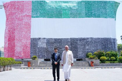 alt="Pakistan Association Dubai Makes Largest Handprint UAE Flag—World Record Established!"