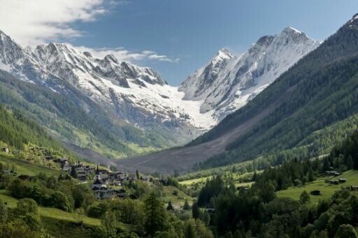 alt="A glacier collapse in Switzerland prompts evacuation, flood concerns, and a continuous search."