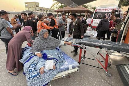 alt="Gaza Strike Aftermath: 28 Killed in Khan Yunis, Rescue Operations Underway"
