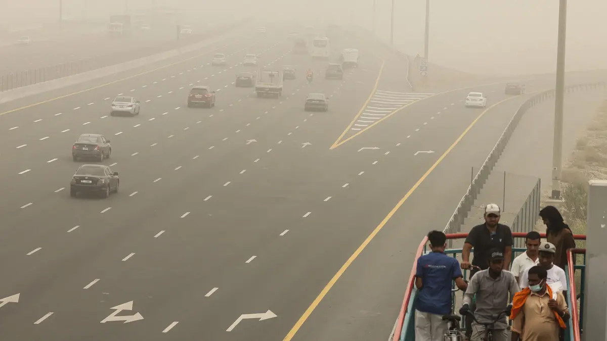 alt="Blinding Dust Storms Hit UAE: Drivers Urged to Stay Cautious Amid Low Visibility"