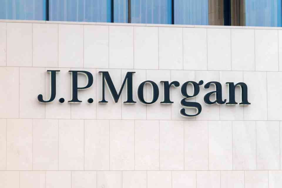 alt="JPMorgan to Recruit 100 in Middle East Expansion, Seeks 500-Person Team"