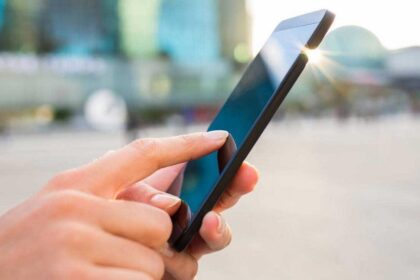 alt="UAE to Temporarily Suspend Critical Traffic, Police Services App for 18 Hours"