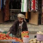 alt="Old Yemeni Street Vendor Burned by Officer After Delayed Order Triggers Social Outrage"
