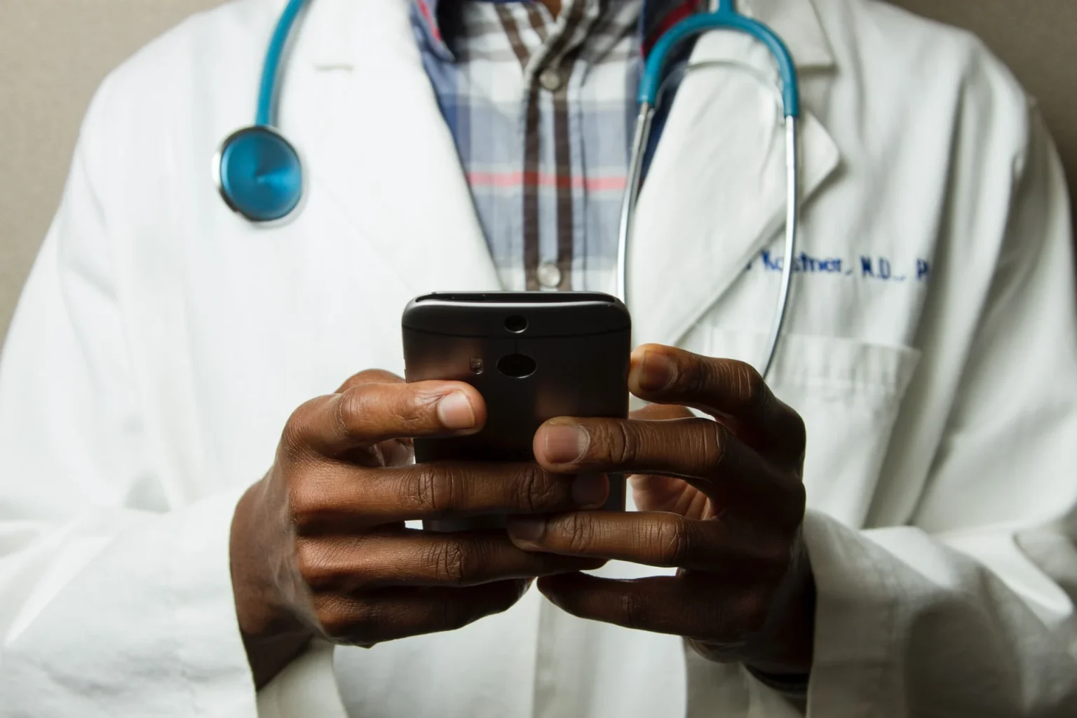 alt="Virtual Care Boom Cuts Dubai’s Hospital, Clinic, Pharmacy Visits"