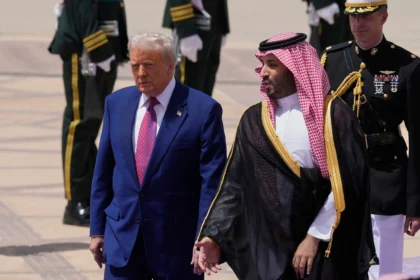 alt="Trump in Saudi Arabia: Gulf Tour Aims at Mega Deals with Musk, CEOs"
