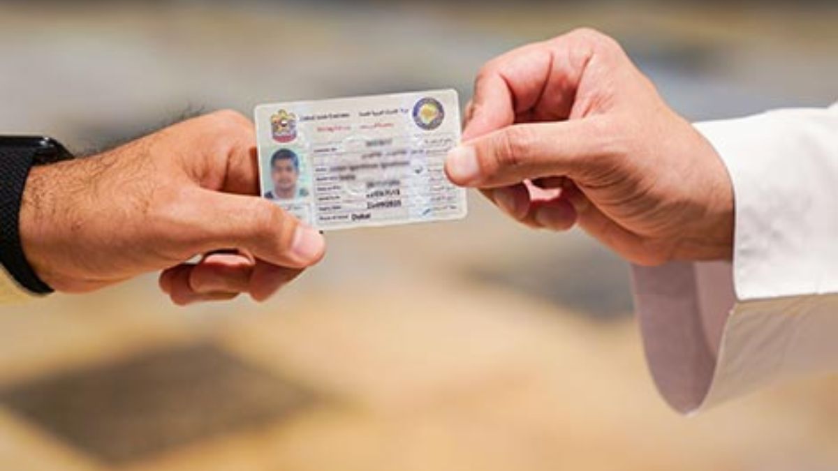 aslt="Dubai RTA Licence Renewal Made Easy: Fees, Locations, Machine Guide"