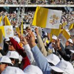 alt="Massive Crowd Gathers for New Pope's Peace Message in Abu Dhabi"