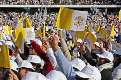 alt="Massive Crowd Gathers for New Pope's Peace Message in Abu Dhabi"