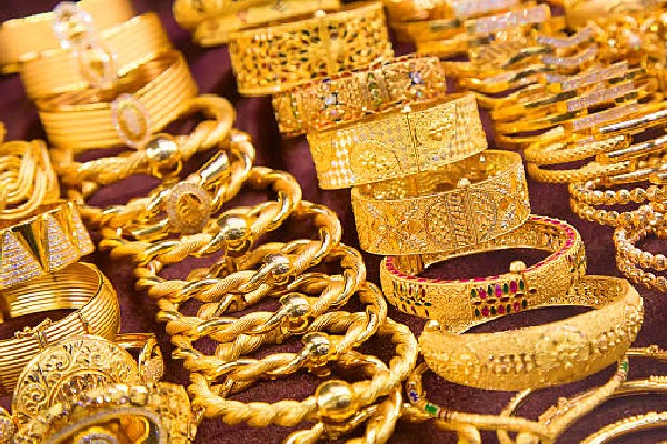 Alt="India Tampers with Gold Import Regulations, But UAE Traders Undeterred"