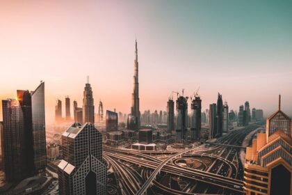alt="UAE Boils Under Intense Heat, Dust Alerts Raised Countrywide"