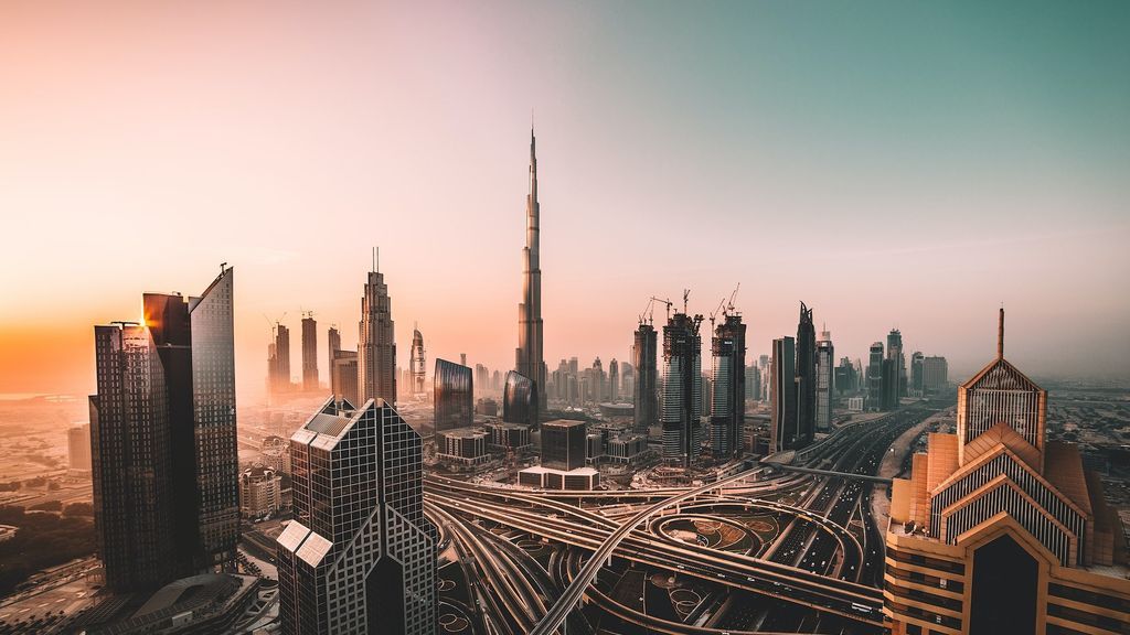 alt="UAE Boils Under Intense Heat, Dust Alerts Raised Countrywide"