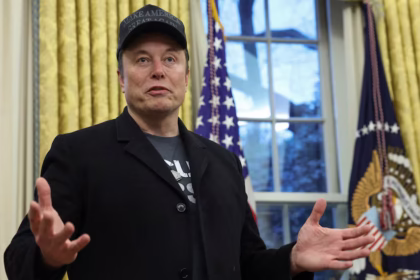 alt="Elon Musk’s Black Eye Steals Spotlight at White House Farewell"