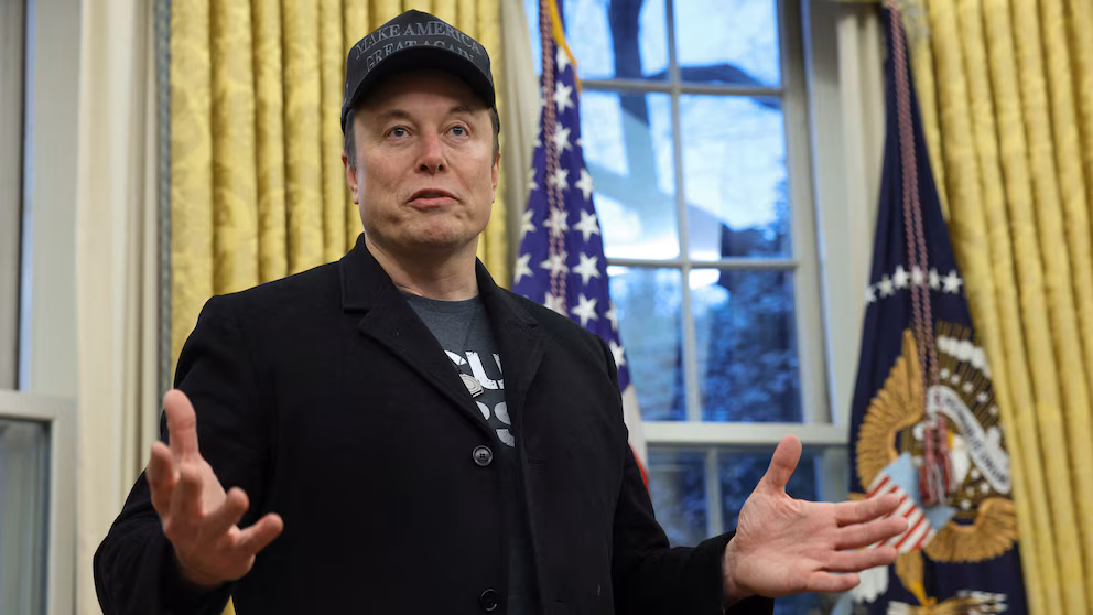 alt="Elon Musk’s Black Eye Steals Spotlight at White House Farewell"