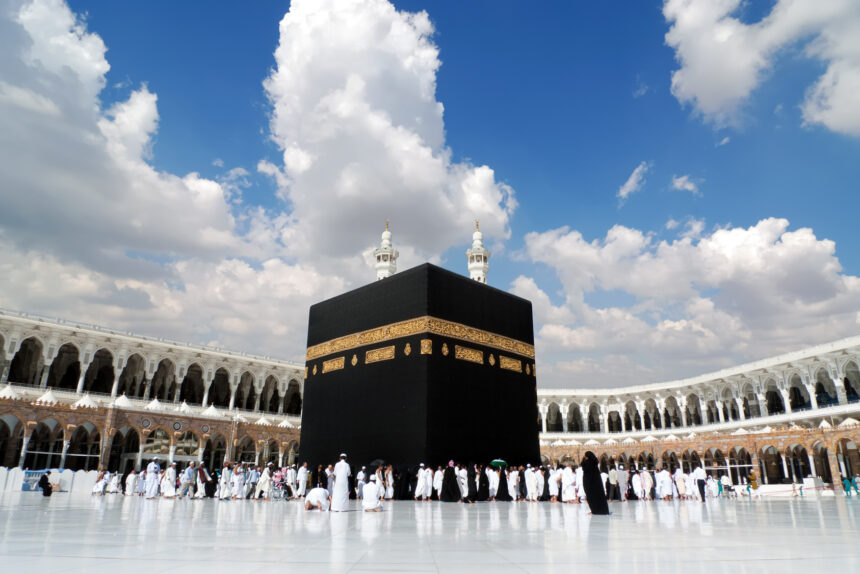alt="Hajj 2025: Saudi Arabia Launches Multilingual Health Kit for Pilgrims' Safety"