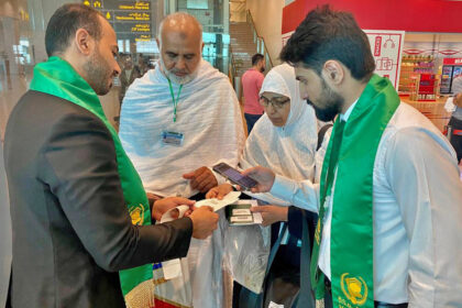 alt="Hajj 2025: A Smart Watch Provides Pilgrims with Streamlined Health Monitoring"