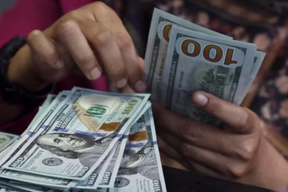 alt="US Dollar Falls to One-Month Low as G-7 Looks at Currency Policy"