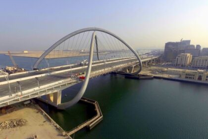 alt="Bridges and tunnels on Dubai's road system reduce travel times"