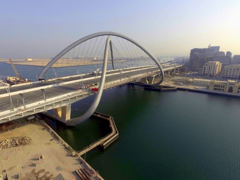 alt="Bridges and tunnels on Dubai's road system reduce travel times"