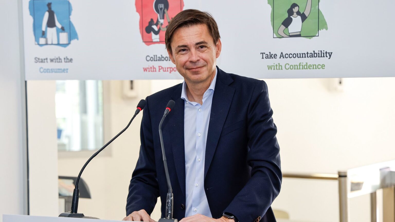 alt="Imperial Brands CEO Resigns Following Boom in Tobacco Sales – US & Germany Drive Market Leadership!"