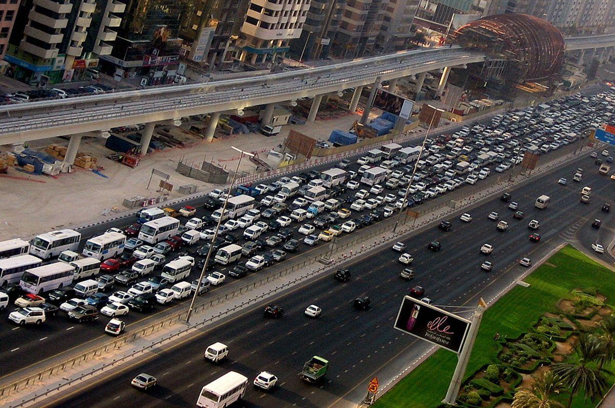 alt="Abu Dhabi Cracks Down Speed Laws: How to Drive Fine-Free"