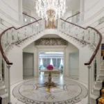 alt="Dubai's Palazzo Versace Hotel Back to Auction With 'Best' Price"