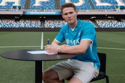 alt="From Manchester United Misfit to Napoli Legend"