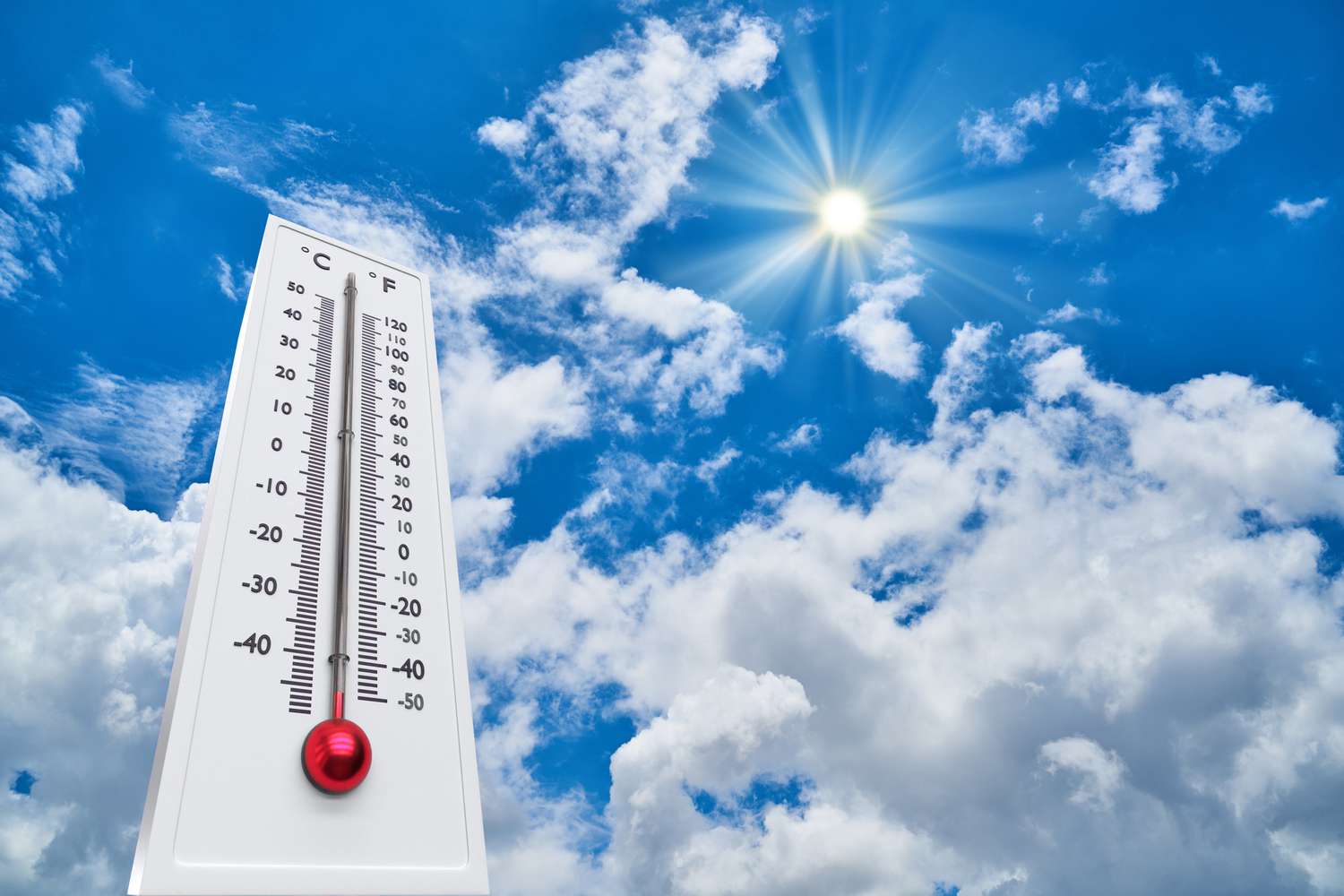 alt="UAE Temperature Reaches 46.7°C with Humidity Contributing to Misery"