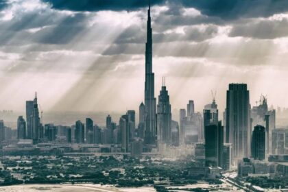 alt="UAE weather warning: Rain, lower temperatures, and dusty winds predicted"