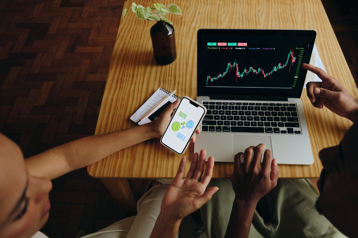alt="UAE to Regulate Finance Influencers: Mandatory Licence Issued to Protect Investors"