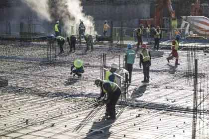 alt="Saudi Arabia Enforces 3-Month Midday Work Ban Beginning June 15"