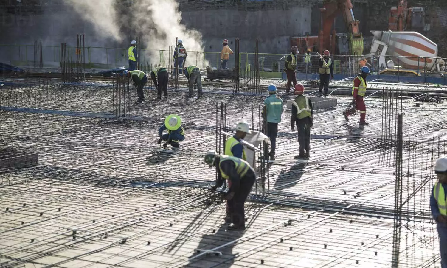 alt="Saudi Arabia Enforces 3-Month Midday Work Ban Beginning June 15"