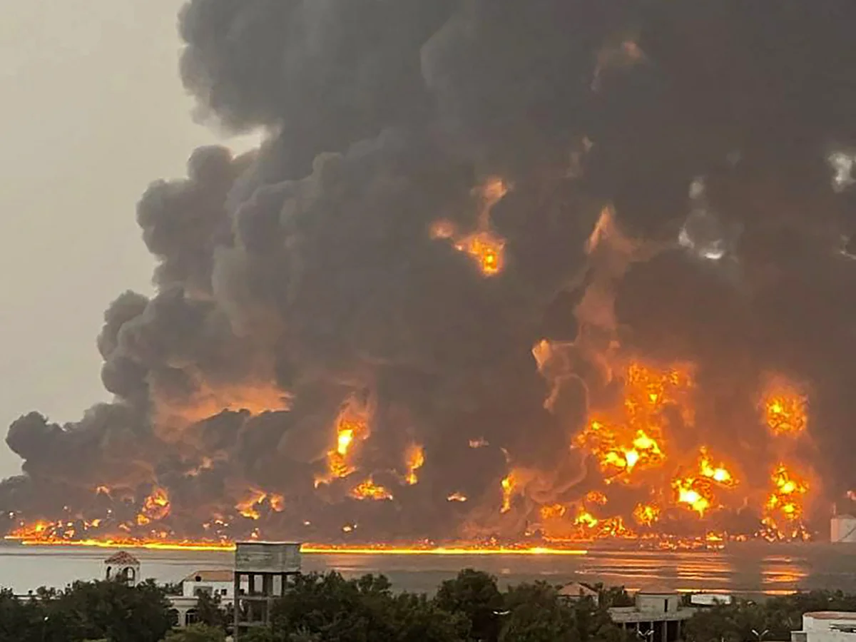 alt="Israel Strikes Yemen's Hodeida in Escalation as Houthis Target Tel Aviv"