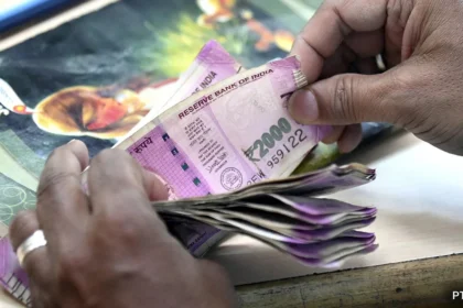alt="Rs2000 Notes Return: RBI Recovers More Than 98% from Circulation"
