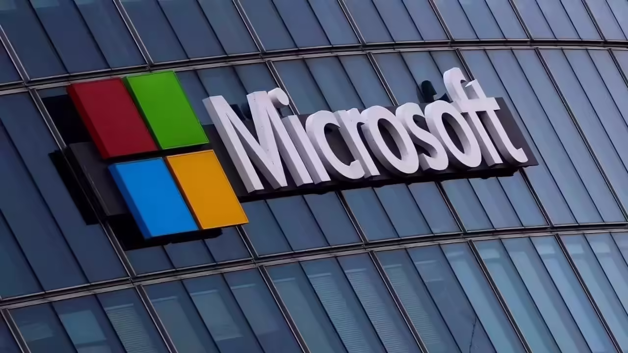 alt="Microsoft Restructures Worldwide: Layoffs and Closures Indicate an AI-Driven Future"