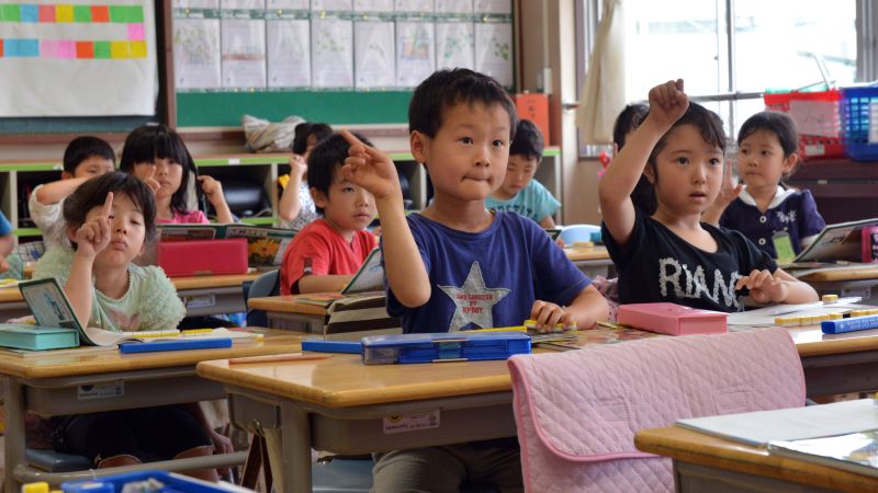 alt="In Japan, dozens were hospitalised following a high school insecticide prank"
